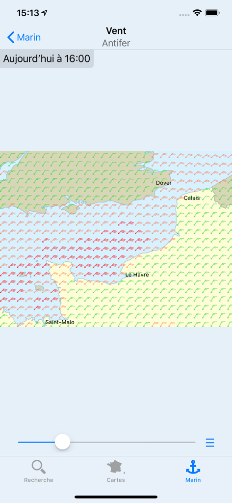 Una mappa di previsione del vento marittimo che mostra le barbette di direzione del vento nella Manica.