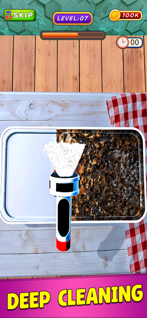 Deep Cleaning ASMR! Clean Up - Screenshot di gameplay di Deep Cleaning ASMR che mostra un vassoio di metallo sporco che viene pulito con una spazzola elettrica bianca su un tavolo di legno.