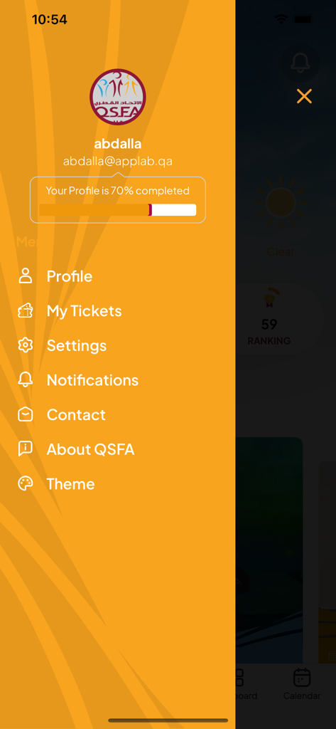 QSFA - QSFAアプリのサイドバーメニュー。ユーザープロフィールの詳細とナビゲーションオプションが表示されます。