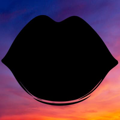 lips with vampire teeth