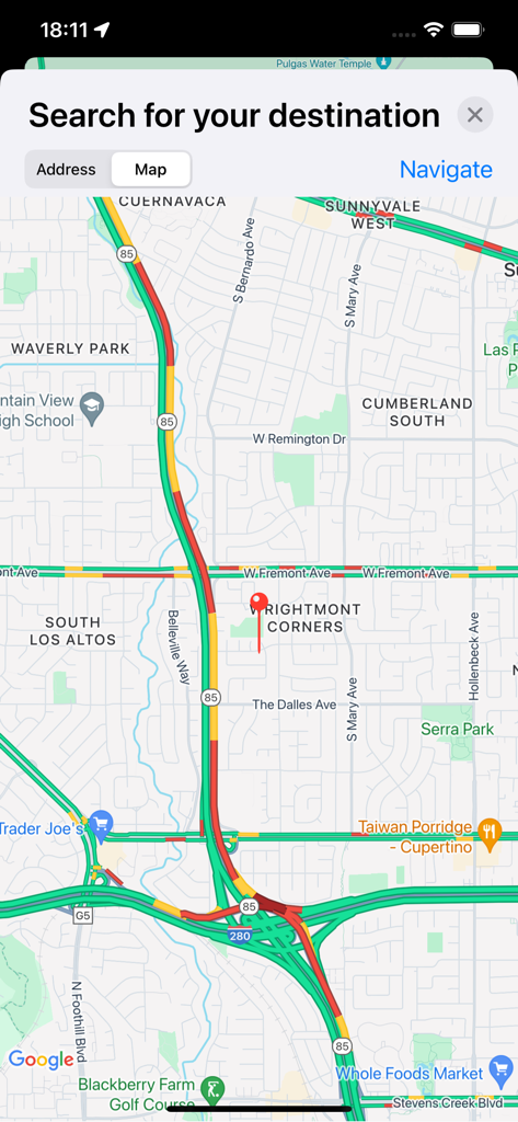 RadarAll Speed Camera Detector - Interface do aplicativo RadarAll mostrando um mapa de trânsito em tempo real e a barra de busca de destino.