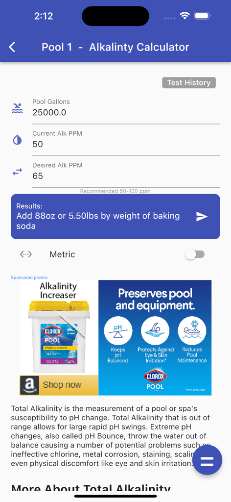 Tela da calculadora de alcalinidade no aplicativo Pool Chem Calculator mostrando a dosagem necessária de bicarbonato de sódio para equilibrar a água da piscina