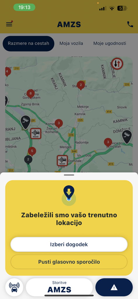 AMZS, prometne informacije - AMZS mobile app map showing traffic cameras and radar alerts with a location recording pop-up