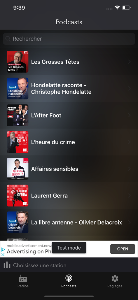 Radio FM - Interfaz de la aplicación Radio FM que muestra una lista de podcasts franceses populares