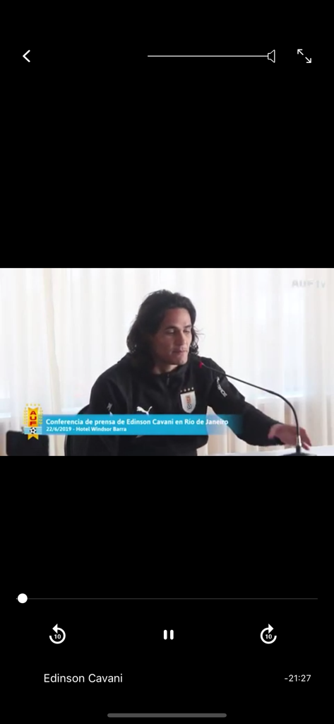 AUF TV - Edinson Cavani durante una conferencia de prensa en la aplicación móvil AUF TV