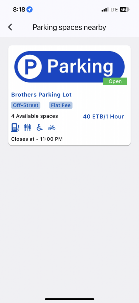 Pantalla de la aplicación móvil AATMA Drivers que muestra la disponibilidad de estacionamientos cercanos, precios y servicios.