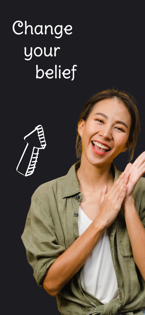BrainBoost - 笑顔で拍手する女性、テキスト「信念を変える」と上向きの矢印