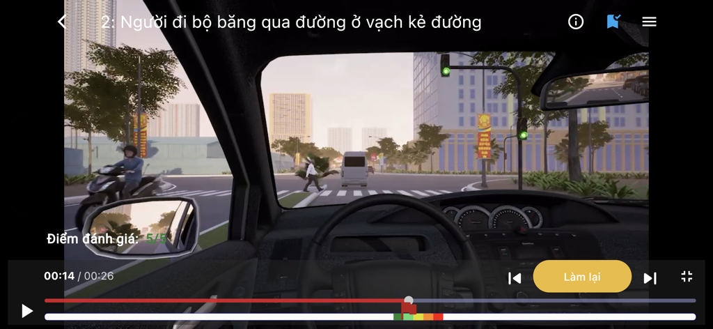 Ôn 120 mô phỏng THGT v2.0.0 - La perspectiva de un conductor al ver a un peatón cruzar una calle de la ciudad en un simulador de conducción