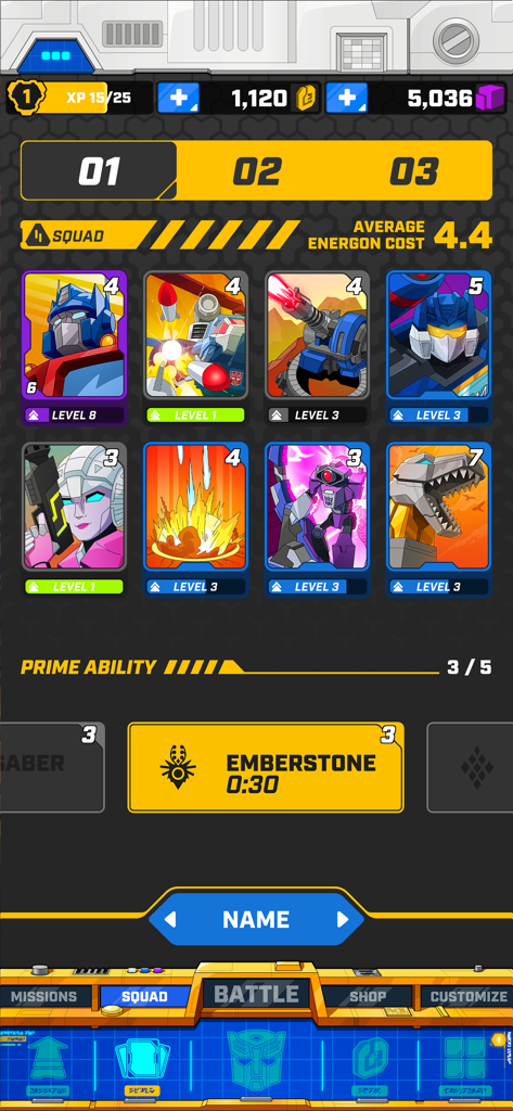 TRANSFORMERS: Tactical Arena - Menu de esquadrão de Transformers Tactical Arena mostrando cartões de personagens como Optimus Prime e opções estratégicas de construção de decks.