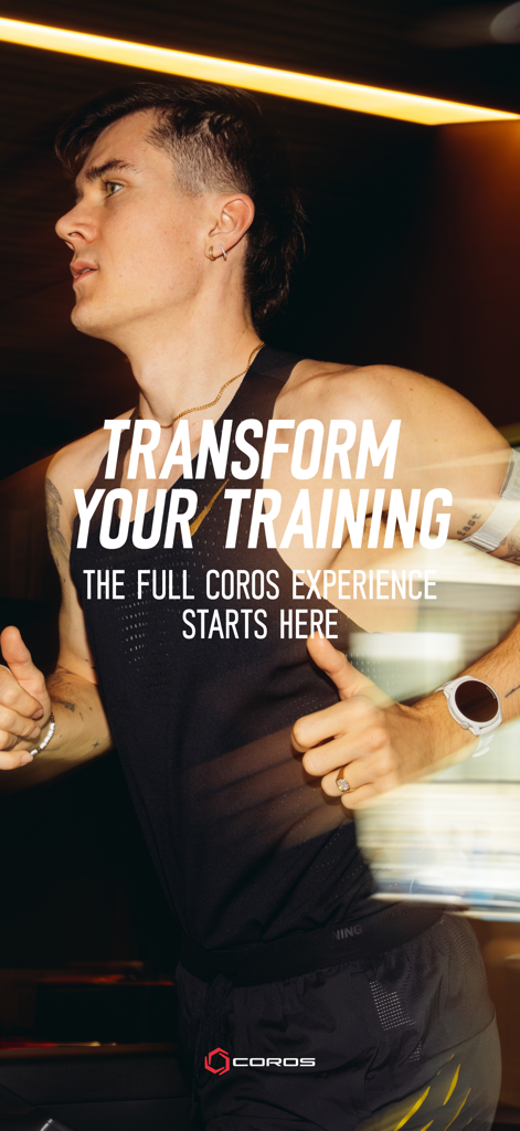 Athlète masculin courant, portant une montre de sport GPS COROS avec le texte transformez votre entraînement.