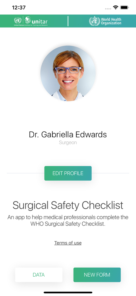 Écran de profil de l'application Checklist OMS de sécurité chirurgicale présentant le profil d'un utilisateur chirurgien et les boutons de navigation principaux