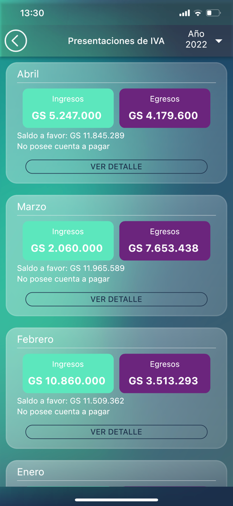 Billio - Interfaz de la aplicación móvil Billio que muestra las declaraciones mensuales de IVA con resúmenes de ingresos y gastos en español