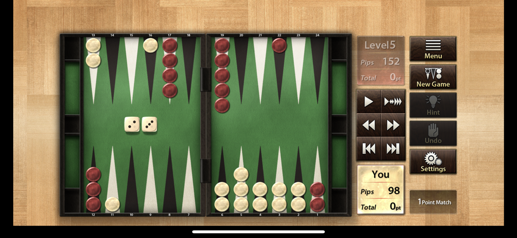 The Backgammon - 레벨 5 AI와 대결하는 백개먼 모바일 앱의 인터페이스, 디지털 보드 게임 경기 표시