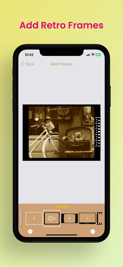 photo filters - vintage effect - Smartphone-Bildschirm, der zeigt, wie Retro-Filmrahmen zu Fotos in einer Vintage-Filter-App hinzugefügt werden