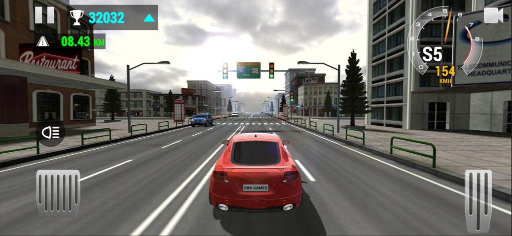 Un'auto sportiva rossa guida per una strada di città nel gioco mobile Racing Limits con un tachimetro e controlli touch visibili.