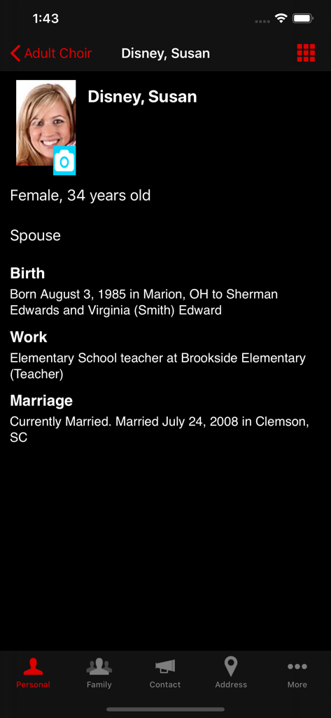 Una pantalla detallada de perfil de miembro de la iglesia en la aplicación CDM plus Mobile que muestra información personal y antecedentes profesionales.