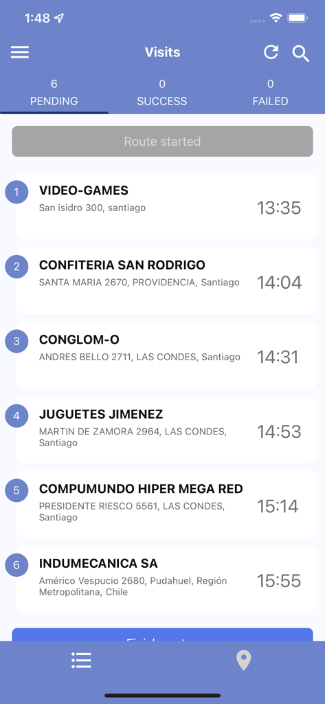 Tela do aplicativo SimpliRoute mostrando uma lista de visitas de entrega agendadas com endereços e horários de chegada para um motorista