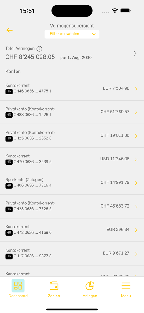 Bank SLM - Pantalla de resumen de activos de la app móvil Bank SLM que muestra saldos de cuenta en CHF, EUR y USD.