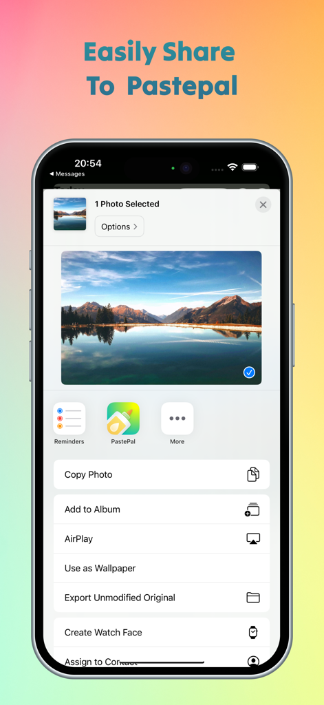 Uno schermo di iPhone che mostra il menu del foglio di condivisione iOS con l'icona dell'app PastePal per la condivisione di foto.