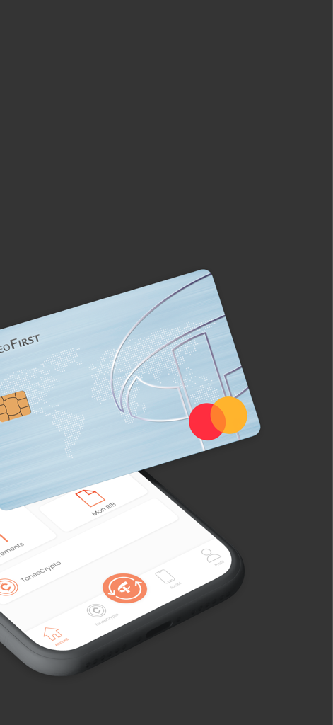 Une Mastercard Toneo First bleue flottant au-dessus de l'écran d'un smartphone affichant l'interface de l'application bancaire mobile