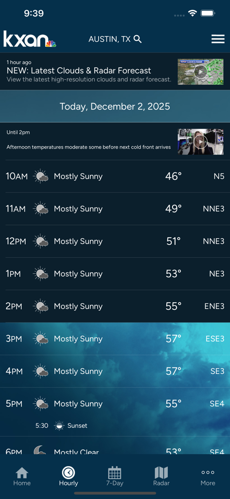 Schermata delle previsioni orarie dell'app KXAN Meteo per Austin, Texas, che mostra condizioni prevalentemente soleggiate e temperature