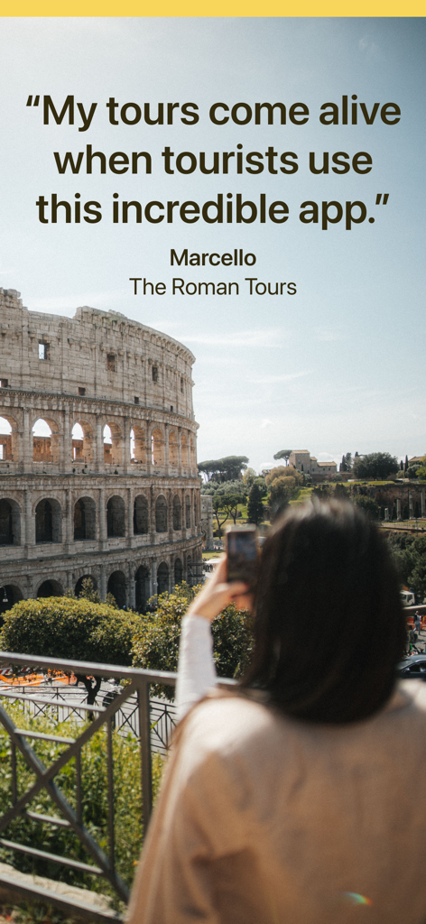 AR Rome Guide - Vivid Walks - Un turista usando la aplicación AR Vivid Walks en el Coliseo Romano con un testimonio de un guía turístico.