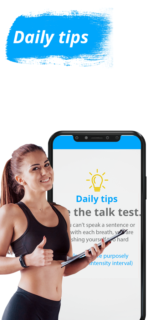 Entrenadora de fitness femenina dando el visto bueno junto a la pantalla de un teléfono que muestra consejos diarios de entrenamiento.