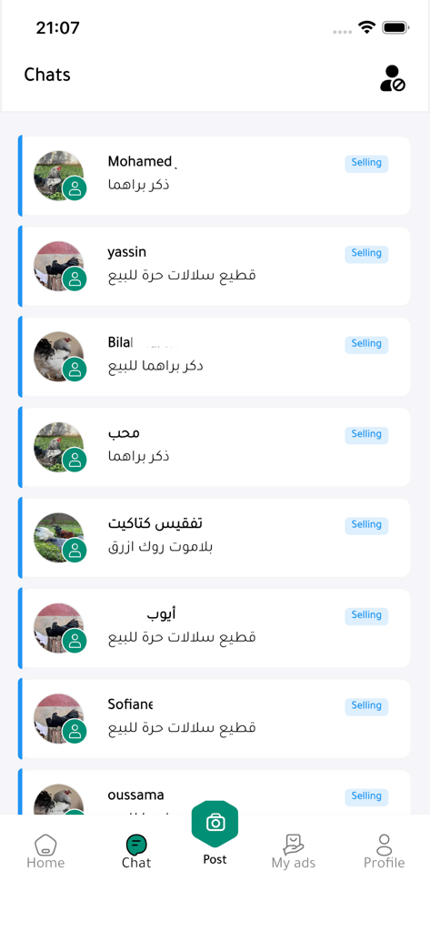 Liste de discussion dans l'application Flipa où les acheteurs et vendeurs de volailles communiquent.
