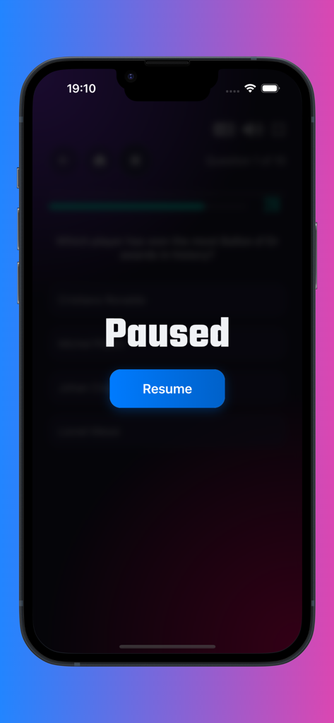 Una pantalla de pausa en la aplicación móvil Ultimate Football Quiz con un gran botón Reanudar sobre un fondo de juego borroso.