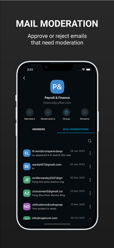 Tela de moderação de e-mail do aplicativo Zoho Mail Admin mostrando uma lista de e-mails para aprovação ou rejeição