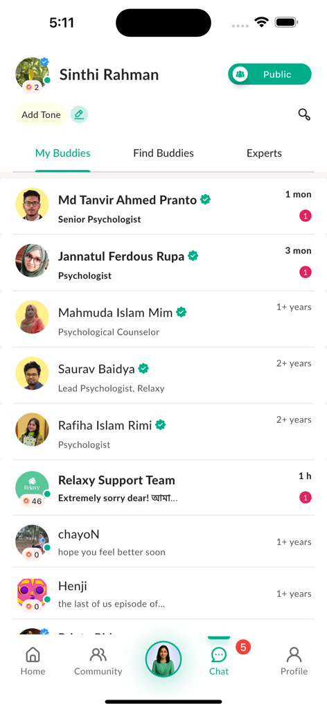 Relaxy app chat interface showing a list of psychologists and peer counselors