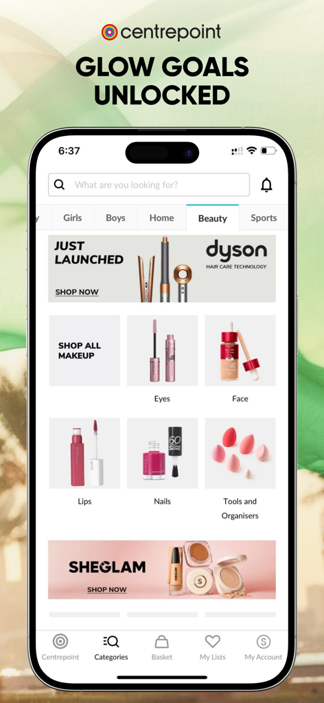 Sezione bellezza dell'app mobile Centrepoint che mostra categorie di trucco e brand come Dyson e Sheglam