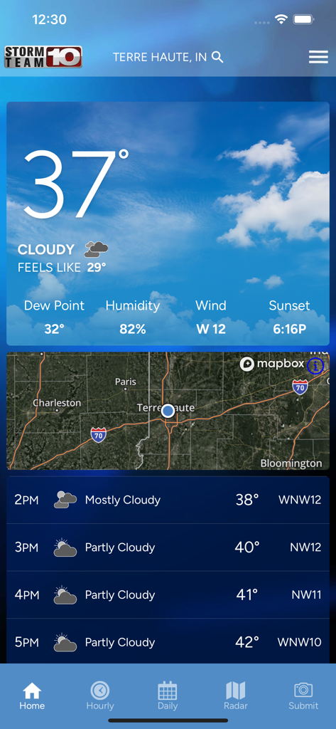 Storm Team 10 - WTHI Weather - Storm Team 10気象アプリのホーム画面。Terre Hauteの現在の気象条件と1時間ごとの予報を表示しています。