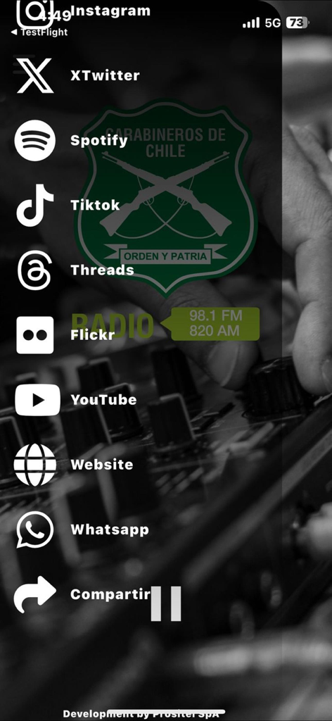 Radio Carabineros de Chile - Radio Carabineros de Chile app menu with social media links and radio frequencies