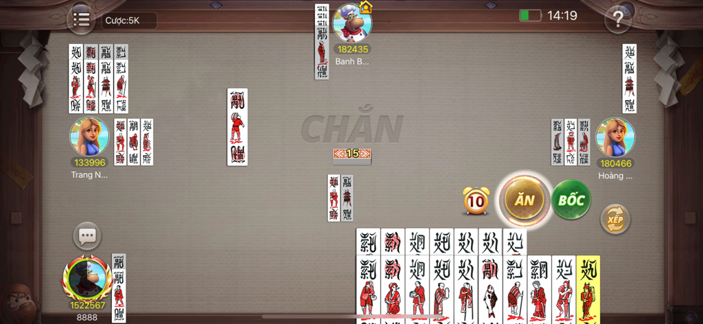 Tiến Lên Miền Nam - Đánh Bài - A gameplay screenshot of the traditional Vietnamese card game Chan featuring four players and card interaction buttons.