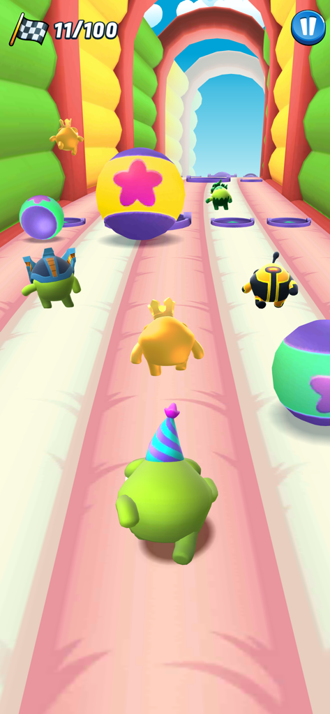 Om Nom: Run - Om Nom portant un chapeau d'anniversaire courant sur une piste rebondissante colorée avec des obstacles