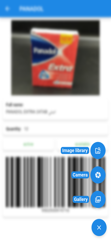 Mercato Images - Una pantalla de la aplicación móvil para subir imágenes de productos farmacéuticos con opciones de cámara y galería.