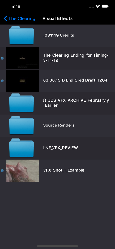 CinePlay - Interface do aplicativo CinePlay exibindo pastas de projeto de efeitos visuais e arquivos de vídeo para revisão