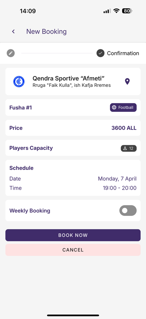 Squadin - Mobile app screen for booking a football field showing price and time details