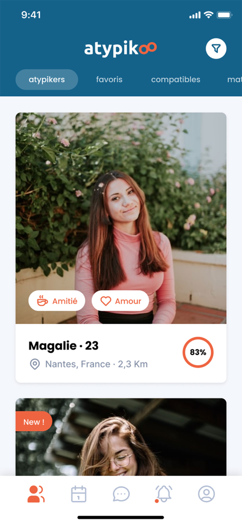Atypikoo: rencontres atypiques - Interface de l'application mobile Atypikoo affichant la carte de profil d'un membre avec un score de compatibilité