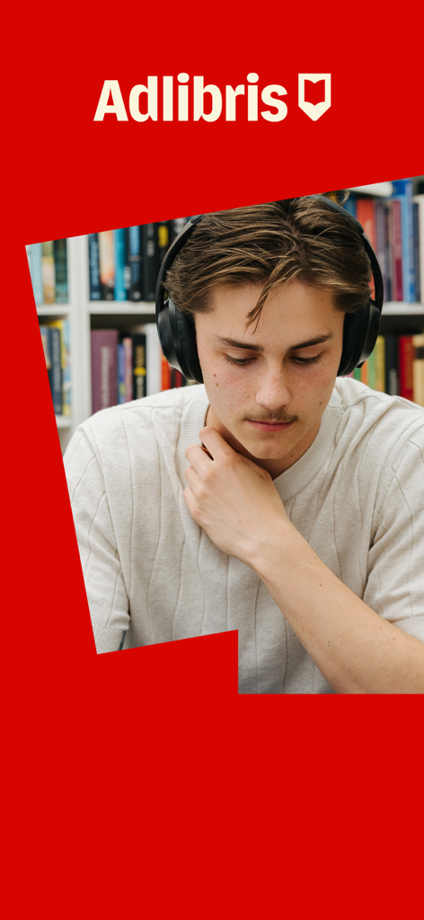 Adlibris Ljudböcker & E-böcker - Ein Mann mit Kopfhörern hört ein Hörbuch vor einem Bücherregal mit dem Adlibris-Logo