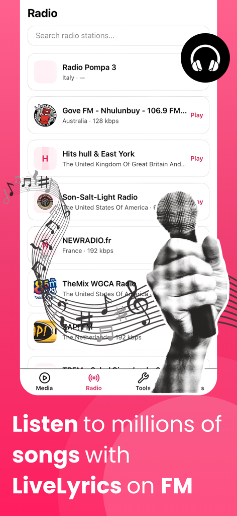 Écran du lecteur de radio FM Tubidy montrant une liste de stations internationales et des graphiques musicaux