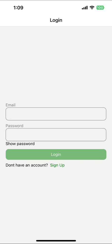AV Realm - AV Realmアプリのログイン画面。メールとパスワードの入力フィールド、および緑色のログインボタンが表示されています。