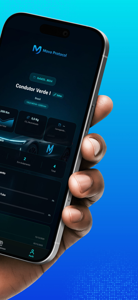Mova Protocol - Uma mão segurando um smartphone exibindo o painel do aplicativo Mova Protocol com métricas de mobilidade e dados de CO2 neutro.
