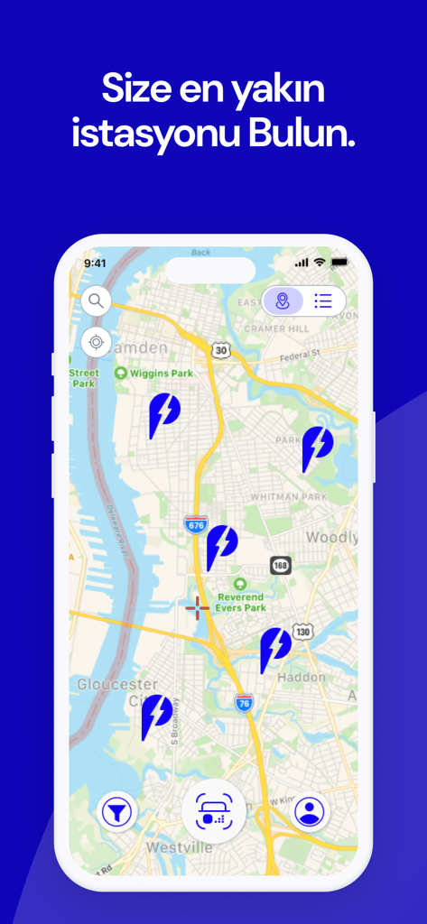 Pleco - Interfaz del mapa de la app Pleco mostrando múltiples ubicaciones de carga de vehículos eléctricos con pines de rayo.