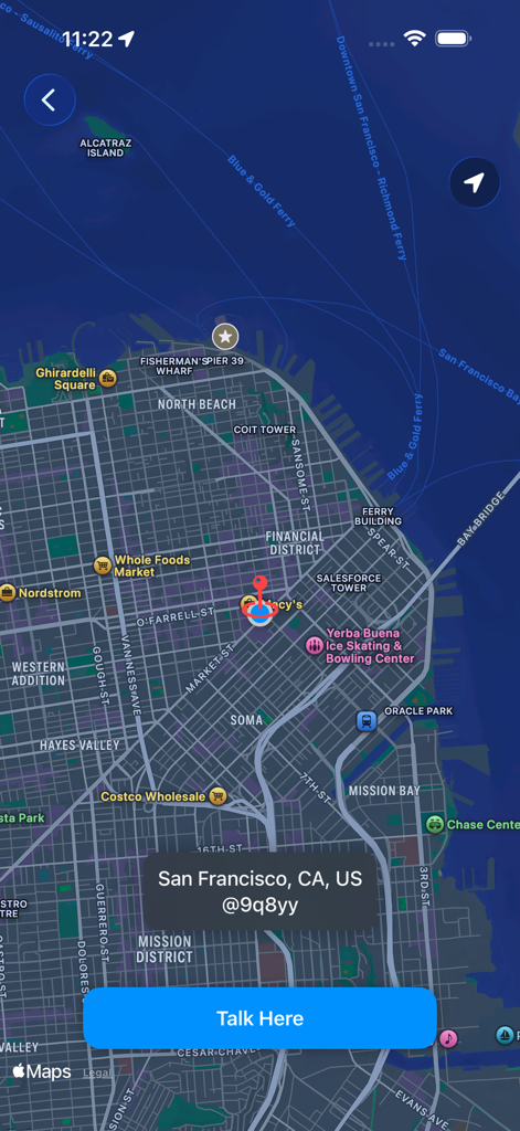 Two Way : Walkie Talkie - Interfaz de la aplicación Two Way Walkie Talkie mostrando un mapa de San Francisco con un botón de Hablar aquí para comunicación basada en ubicación.