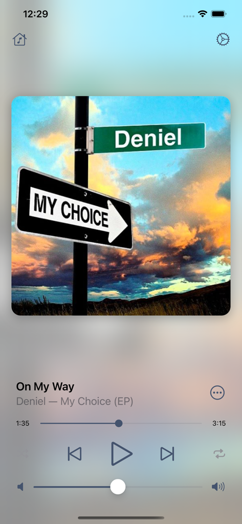 MusicBee Remote - MusicBee Remoteアプリの再生画面。アルバムアートと音楽コントロールを表示。