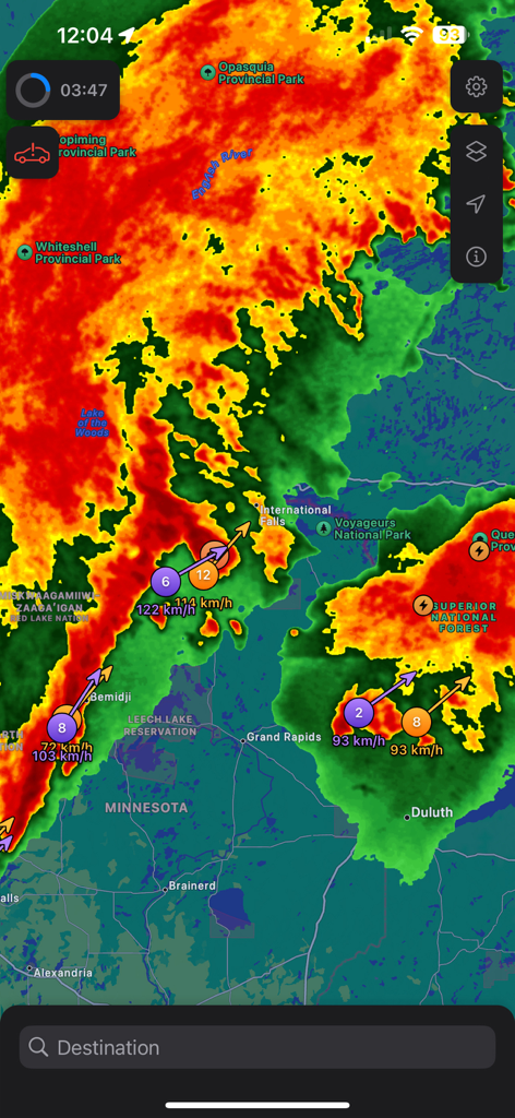 Mapa de radar meteorológico ao vivo com rastreamento de células de tempestade e setas de movimento sobre Minnesota no aplicativo Navegação Meteorológica.