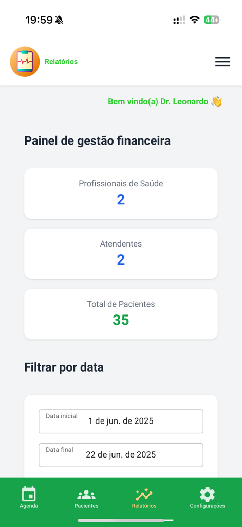Meus Pacientes Online - Financial management dashboard screen of the Meus Pacientes Online medical app showing patient and staff statistics