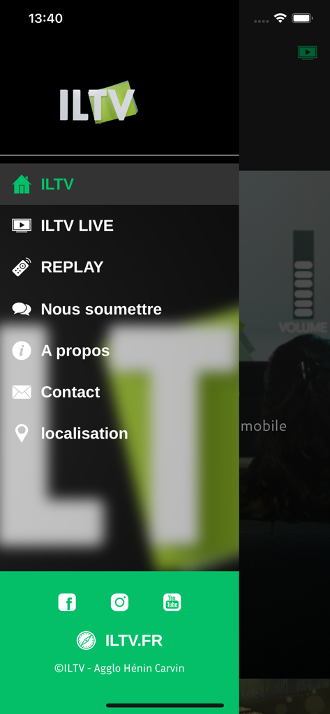 ILTV + - ILTv plusモバイルアプリのサイドバーナビゲーションメニュー、ライブTV、見逃し配信、地域情報へのリンクが表示されています